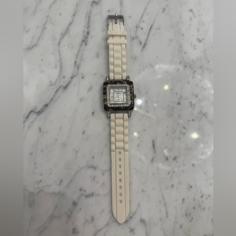 NEW Geneva Watch Quartz Cream Tortoiseshell  Rhinestone Silicone Band Works 9"